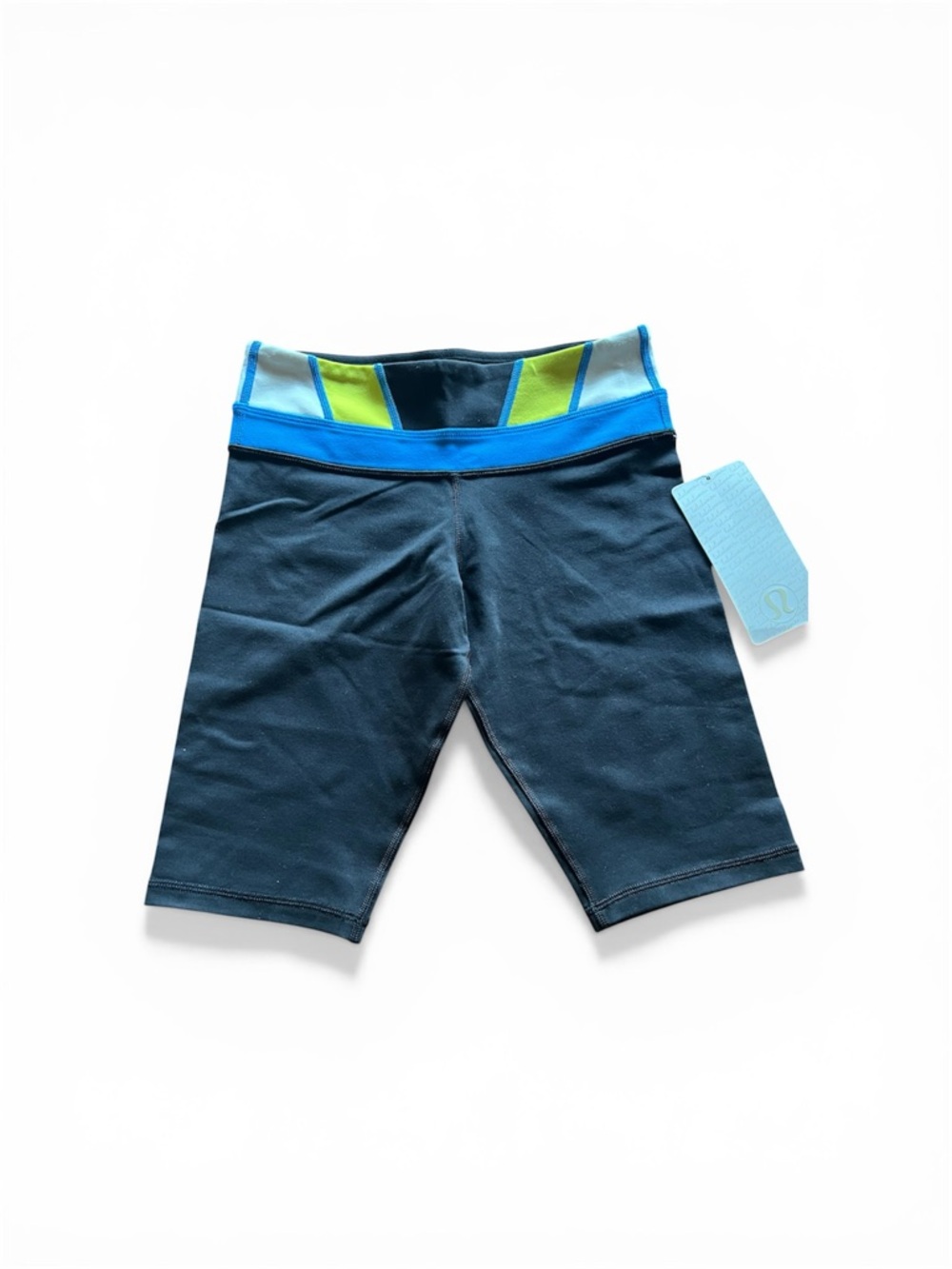 Brand new with tag lulu-lemon Size 4 Groove short .